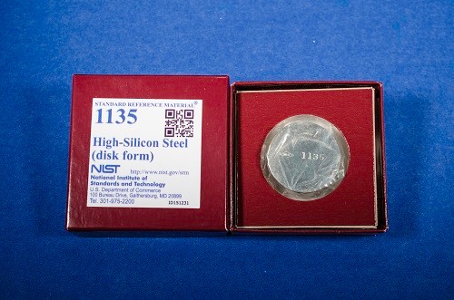 SRM 1135  La鋼，高硅